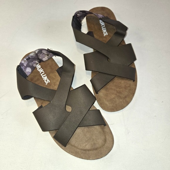 Muk Luks About Mary Brown Sandals with Floral Back Strap Size‎ 6 NWOT - Picture 1 of 5